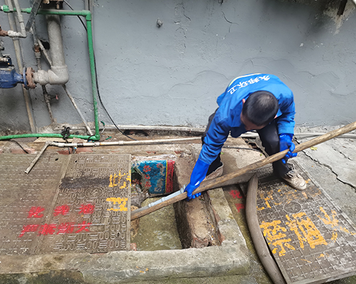 洛扎清掏化粪池